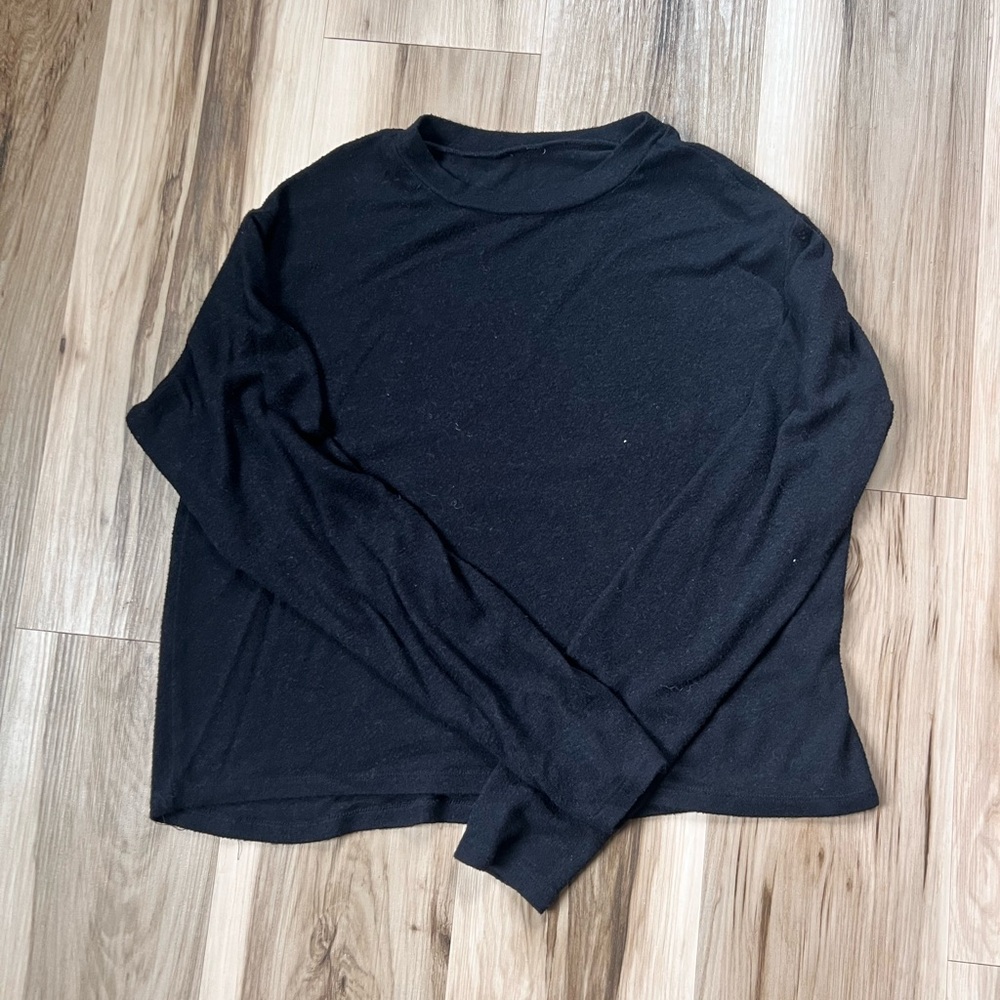 Soft cozy elegant Black Long Sleeve crew neck sweater - Picture 2 of 5